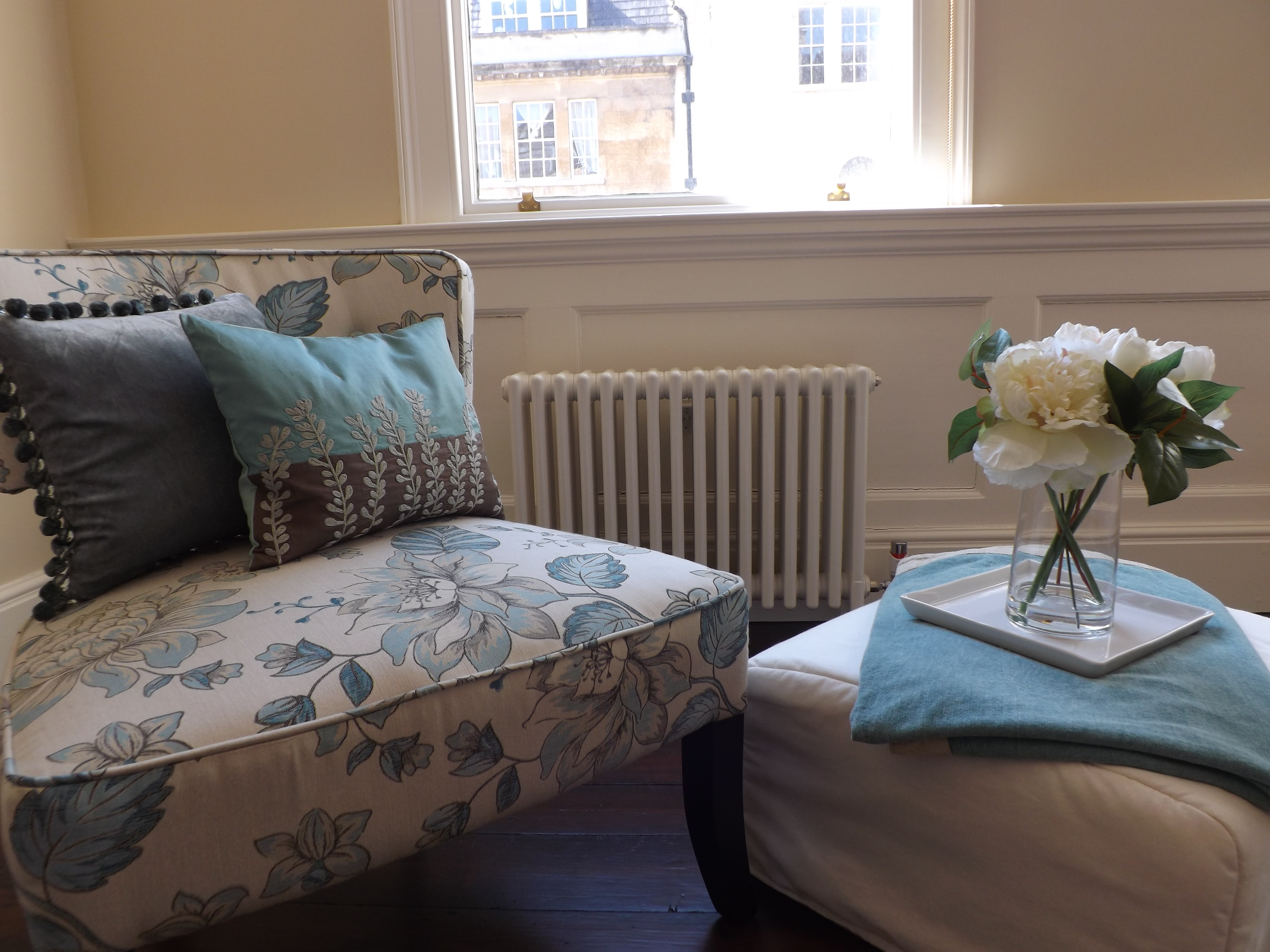 HOW TO STAGE YOUR LIVING ROOM